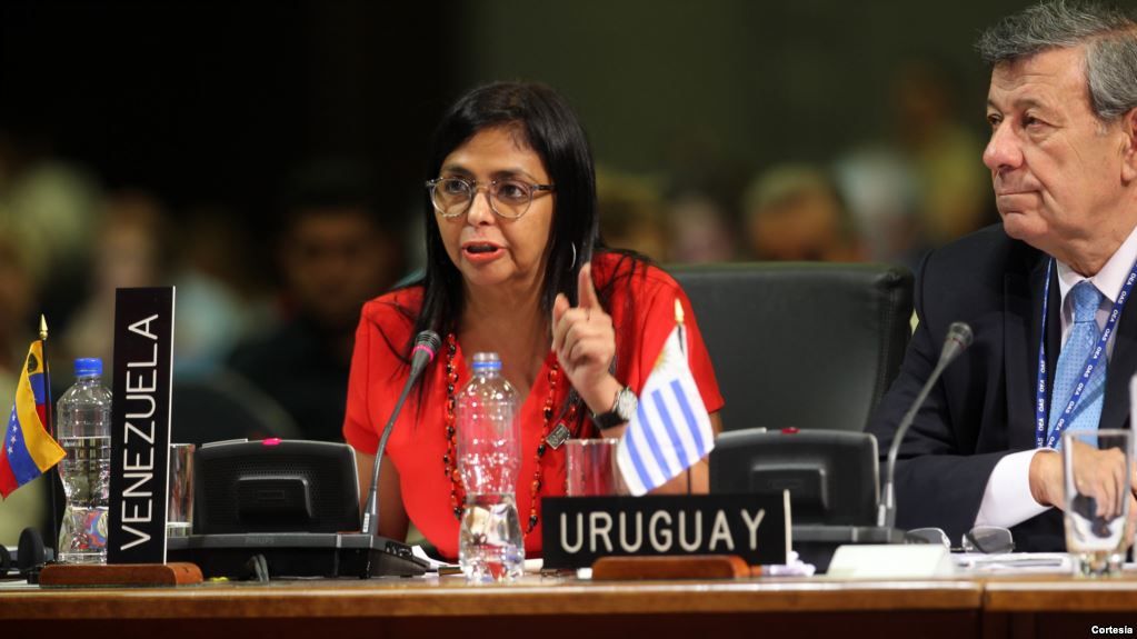 La canciller de Venezuela, Delcy Rodriguez, habló ante la Asamblea General de la OEA en Cancún, México, el martes, 20 de junio de 2017.