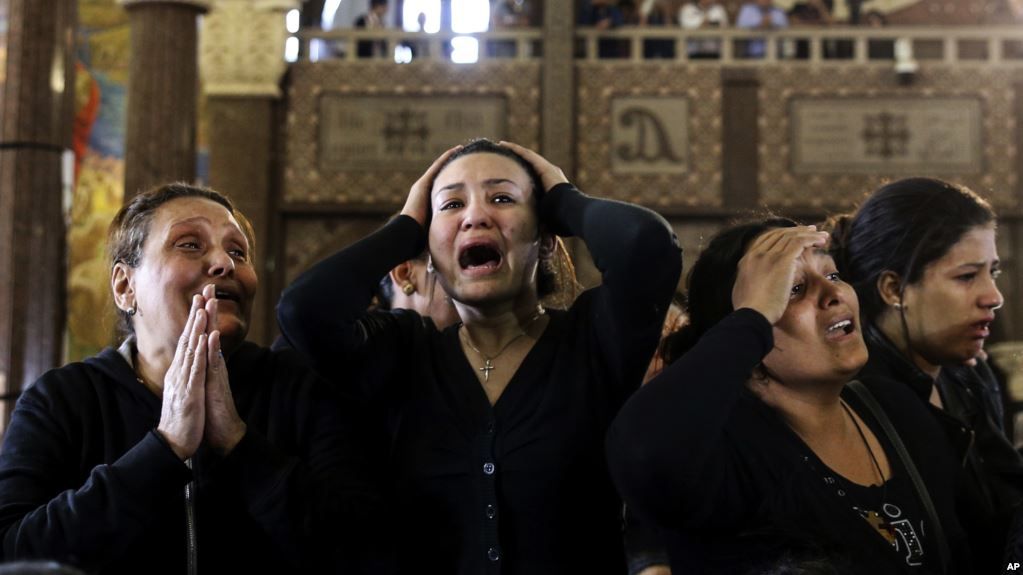 Lamentos por la matanza del Domingo de Ramos en Alexandria, Egipto. Este viernes 26 cristianos costos fueron masacrados por atacantes presuntamente de ISIS.