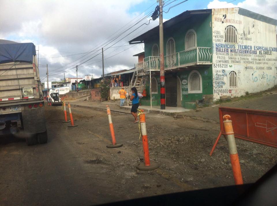 Una de las rutas alternas es entrando por la vulcanizadora Café Negro y saliendo en la calle que está una cuadra después de Pali, ya en la carretera Panamericana rumbo a Managua.