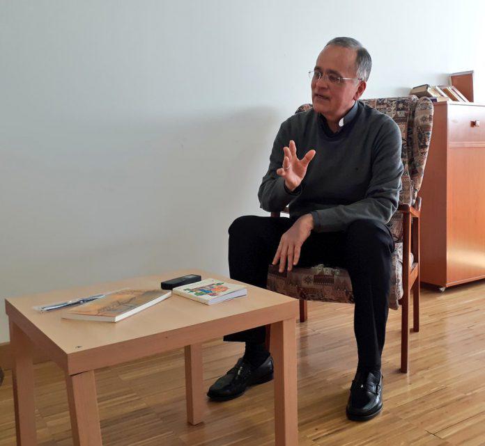 Monseñor Silvio Báez en entrevista en el Semanario Alfa y Omega