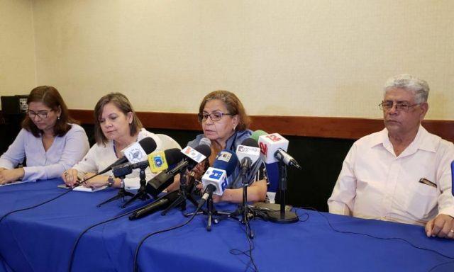 Padres del periodista Ángel Gahona retornan a Nicaragua exigiendo justicia 