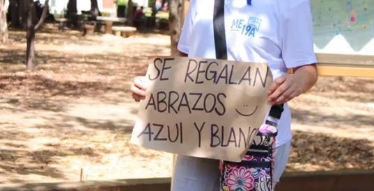 Movimiento 19 de abril quiere cambiar Nicaragua regalando abrazos 