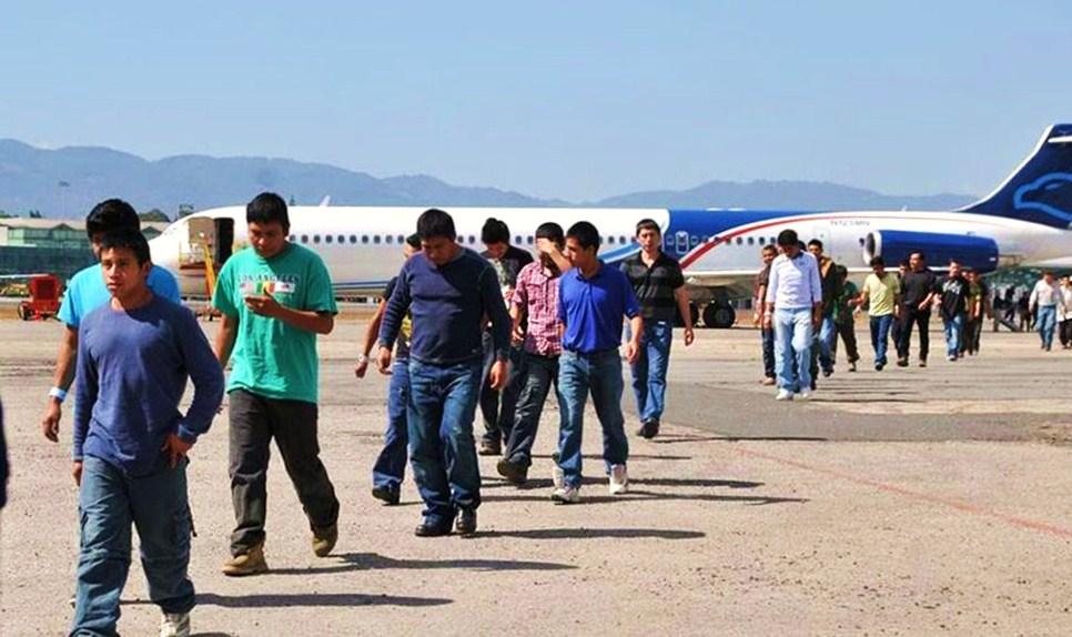 Nicaraguenses deportados de EE.UU/ imagen de referencia de la Prensa