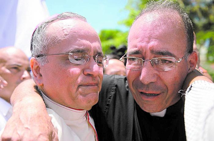 Monseñor Silvio Báez junto al Padre Edwin Román