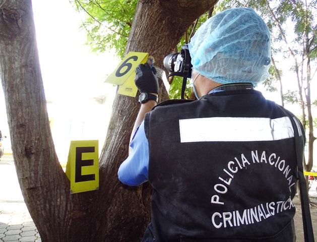 Criminalística de la policía realizando investigaciones/imagen tomada de Policía Nacional