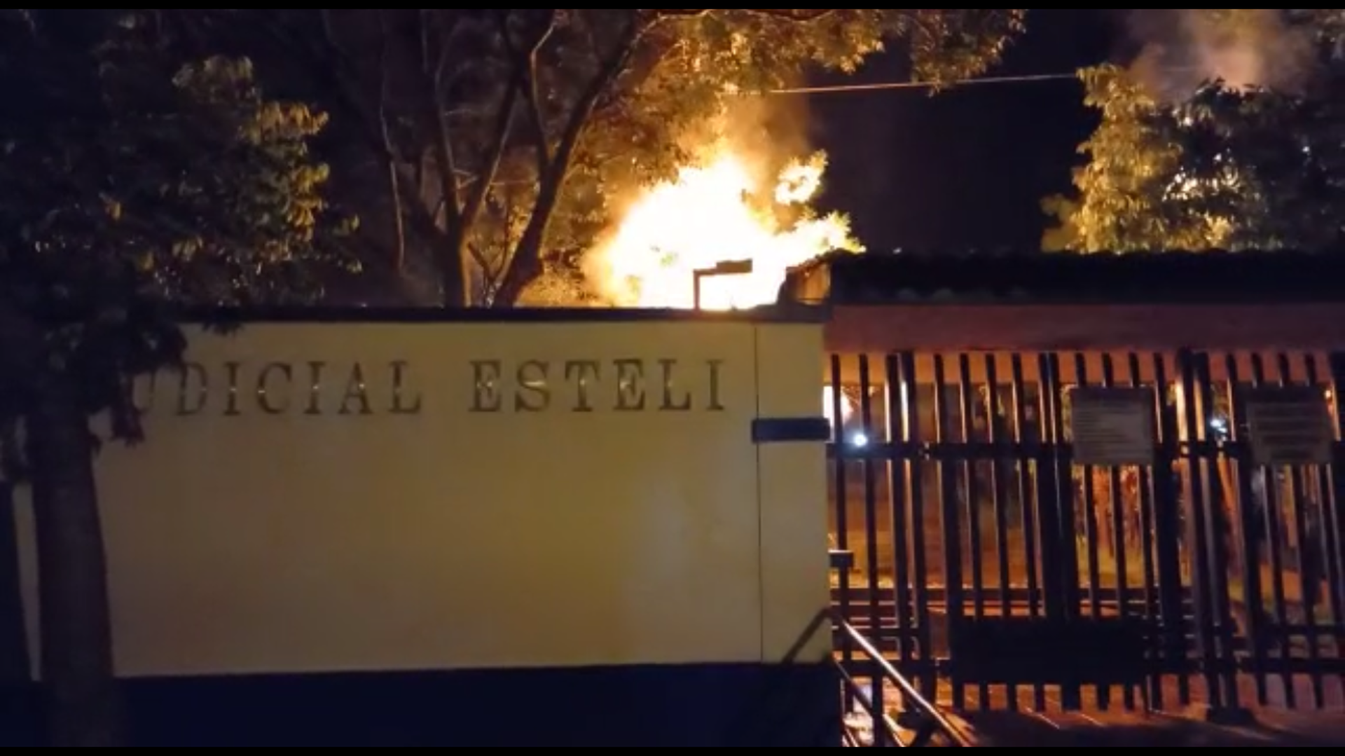 Los bomberos de Estelí controlaron a tiempo el incendio que provocó un cortocircuito en el Complejo Judicial de esa ciudad.