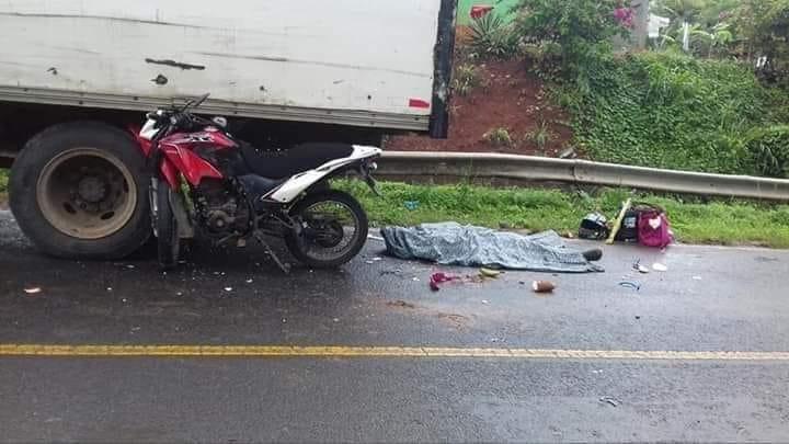 Jóvenes pierden la vida en accidente de tránsito en Río San Juan