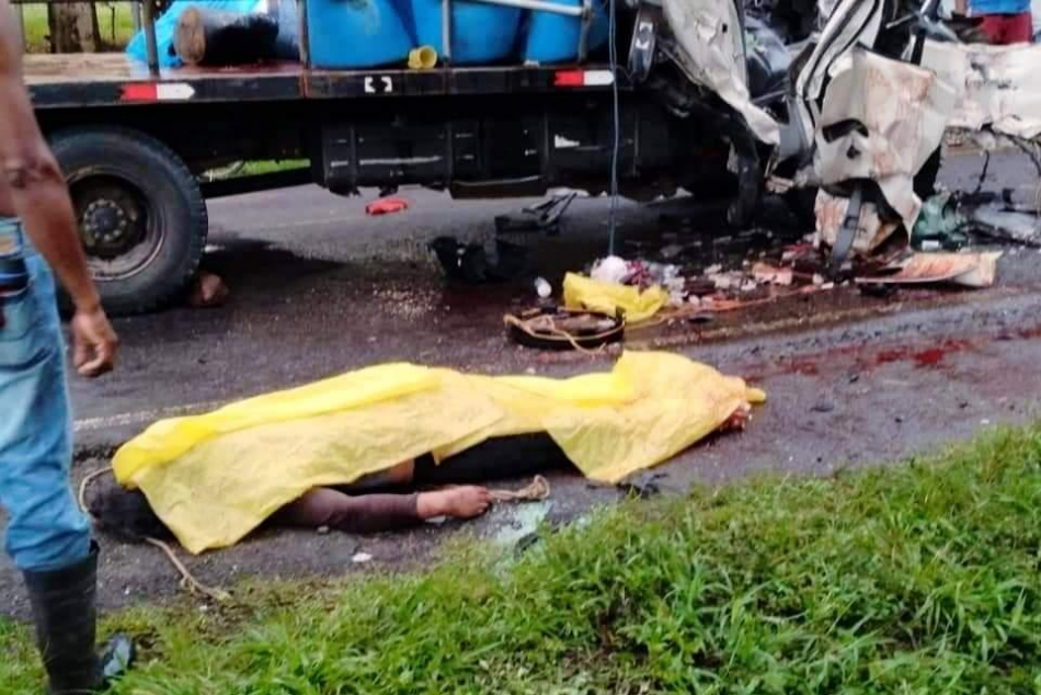 Tres personas fallecidas y varios lesionados en trágico accidente en Río San Juan