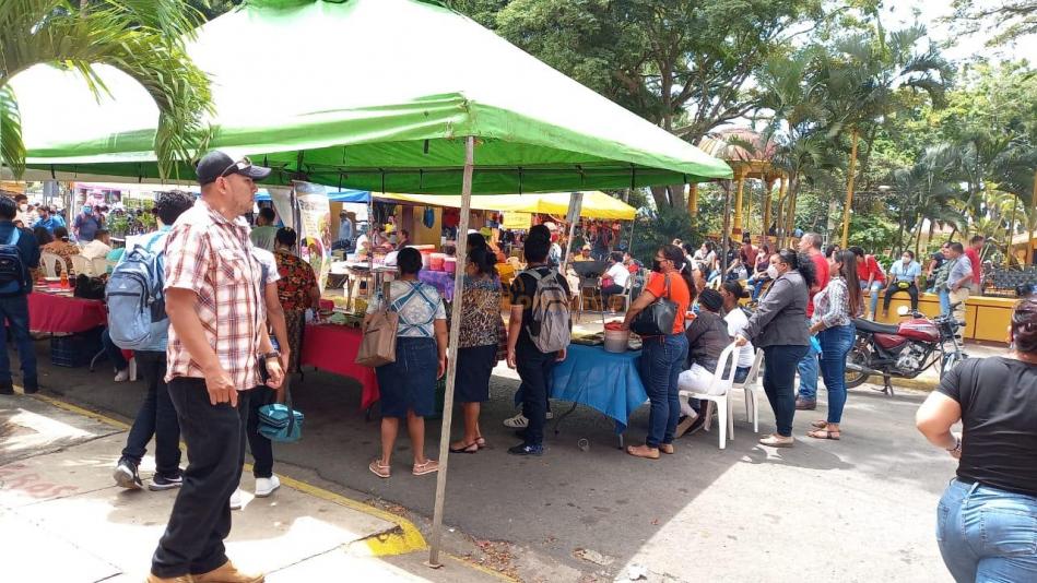 Alcaldía de Jinotepe e INTUR promueven concursos con aglomeración de personas en el parque central 