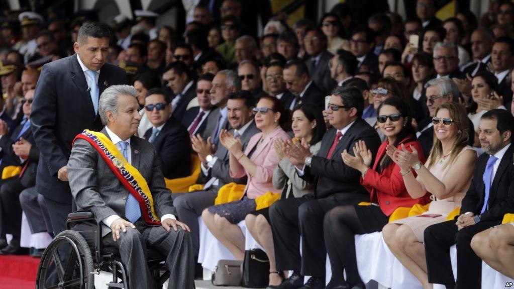 El presidente de Ecuador, Lenín Moreno, asiste a una ceremonia militar por el Día de la Independencia, en Quito. Agosto 10, 2017.