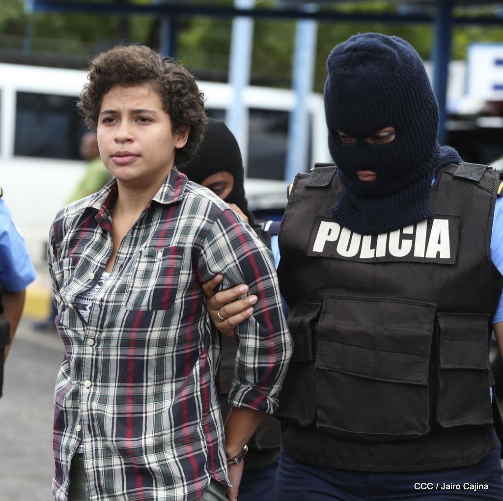 Madre de la líder estudiantil Amaya Coppens denuncia que su hija ha sido golpeada 
