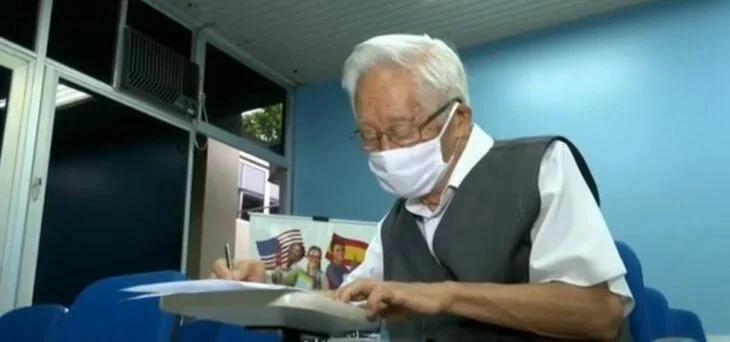 Anciano de 82 años hizo examen de admisión para estudiar medicina