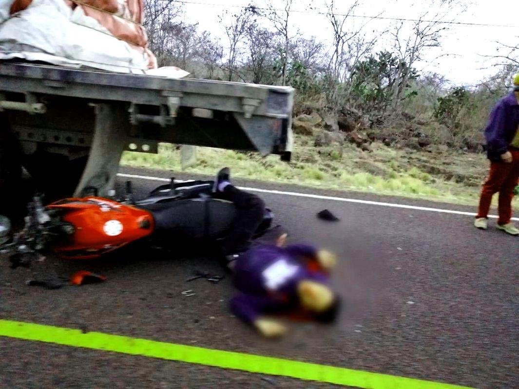 El cuerpo de un joven fallecido tras chocar con su motocicleta 