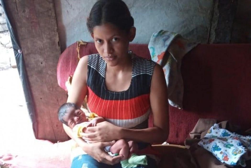 Madre desesperada pide ayuda económica para comprar la leche de su hija recién nacida