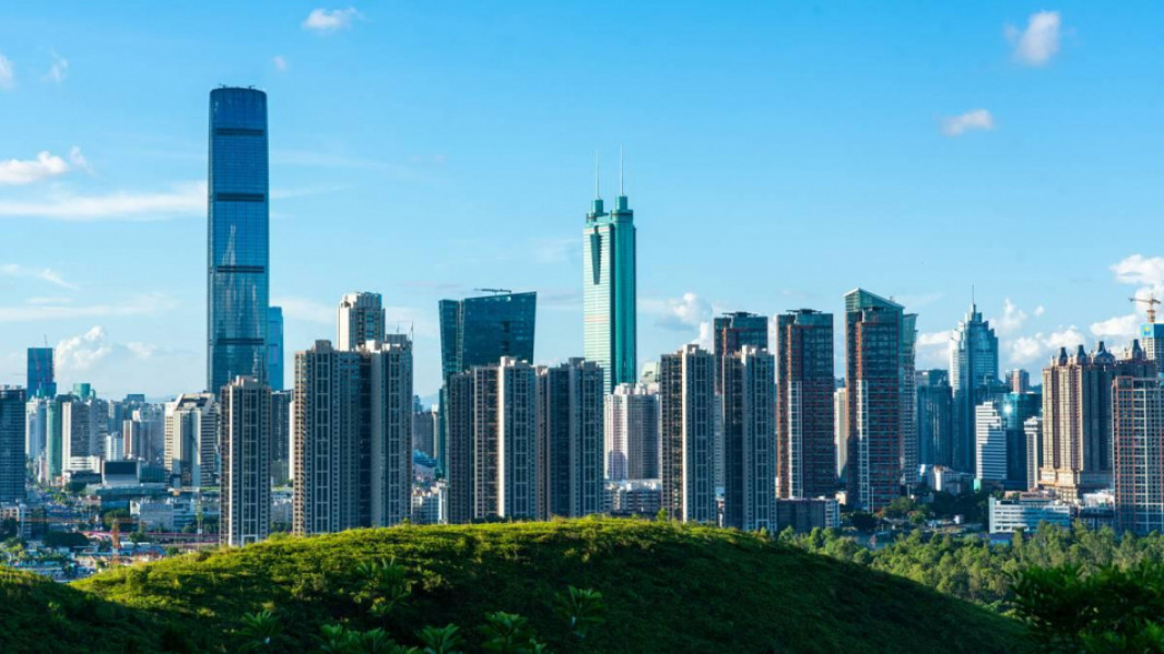  Rascacielos de 70 pisos en China se sacudió causando pánico a las personas.