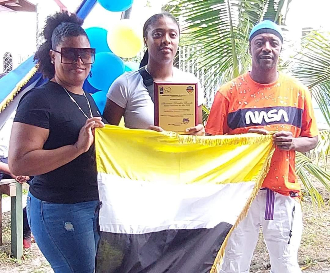 Joven-caribeña-ganadora-de-premios.jpeg