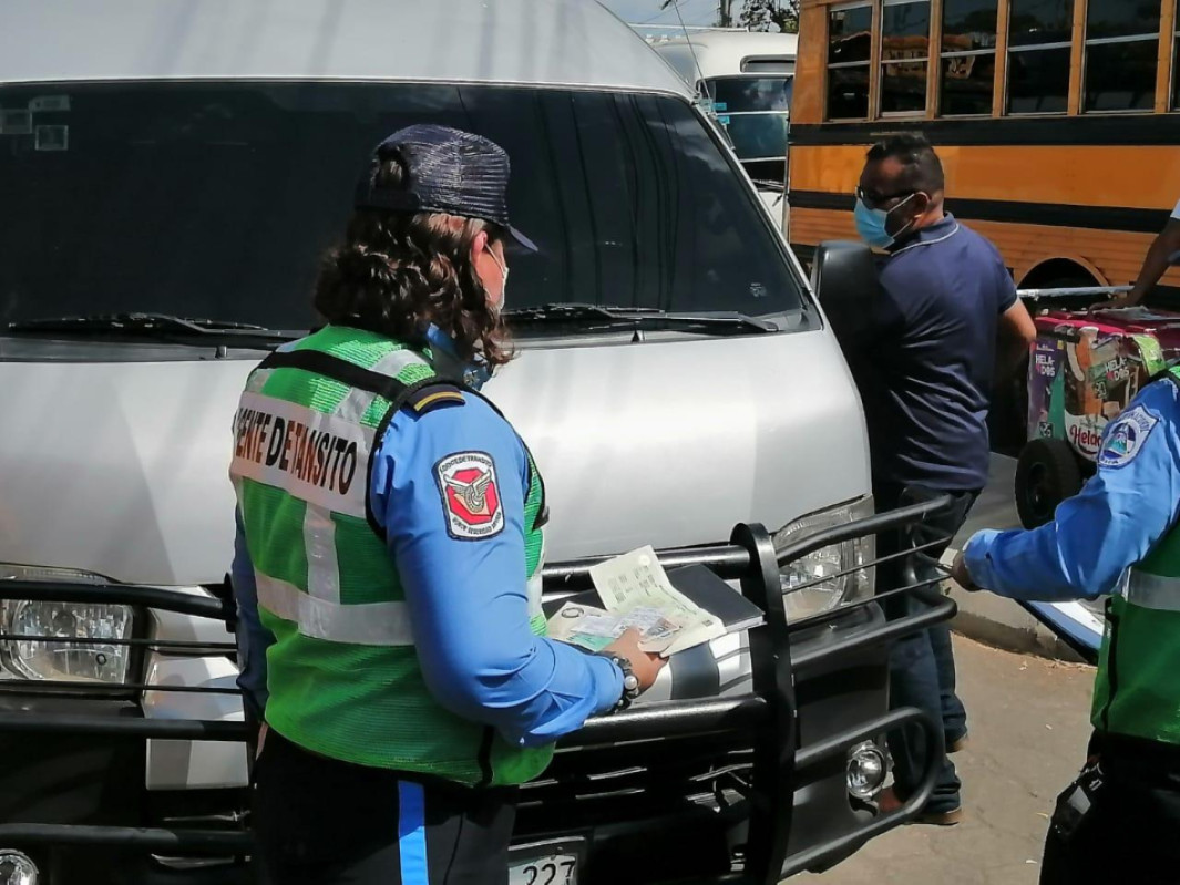 Policía Nacional empieza inspección a vehículos de transporte escolar 