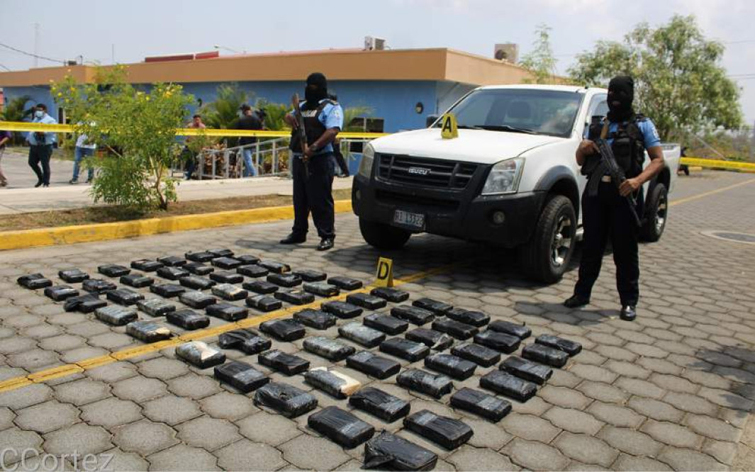 Delincuentes abandonan camioneta cargada con droga valorada en  más de 1 millón 947 mil dólares en parque de barrio jinotepino