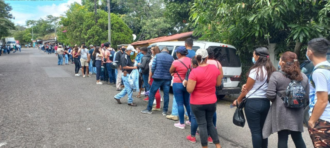 Después de elecciones presidenciales en Honduras reanudarán vacunación contra covid-19 a nicas  