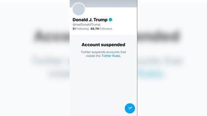 La cuenta oficial de twitter de Donald Trump ha suspendida permanentemente