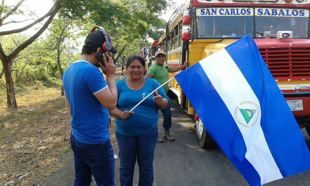 Foto de: Elizabeth Romero‏ @Eliz_Romero  Francisca Ramírez y caravana campesina rumbo a Managua.