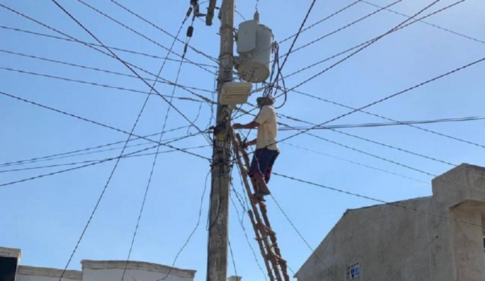 Descarga eléctrica lo hizo volar, al hacer conexión ilegal en León