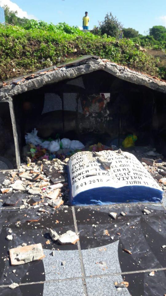 “Me desbarataron la tumba de mi hijo", dijo entre lágrimas la madre de Josué Mojica
