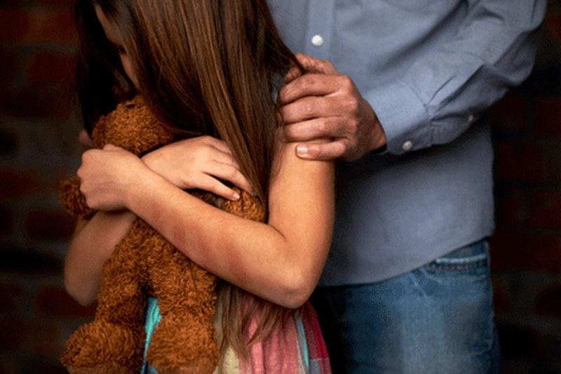 Condenan a 10 años de cárcel a padres que explotaban sexualmente a su hija de 8 años 