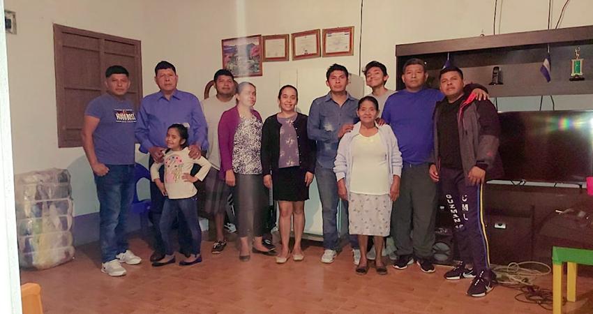 Familia Guzmán de Somoto recuperada de Covid-19. Foto de Denis García/tomada de Radio ABC Stereo