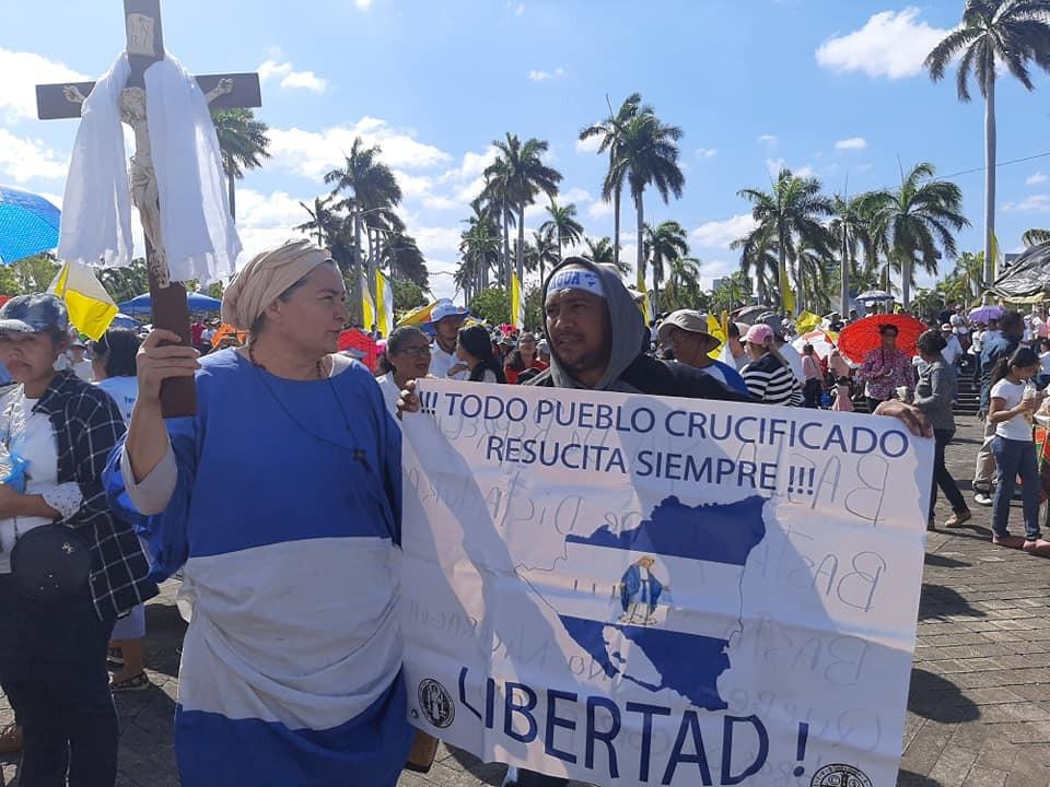 Feligreses piden por la libertad de Nicaragua 