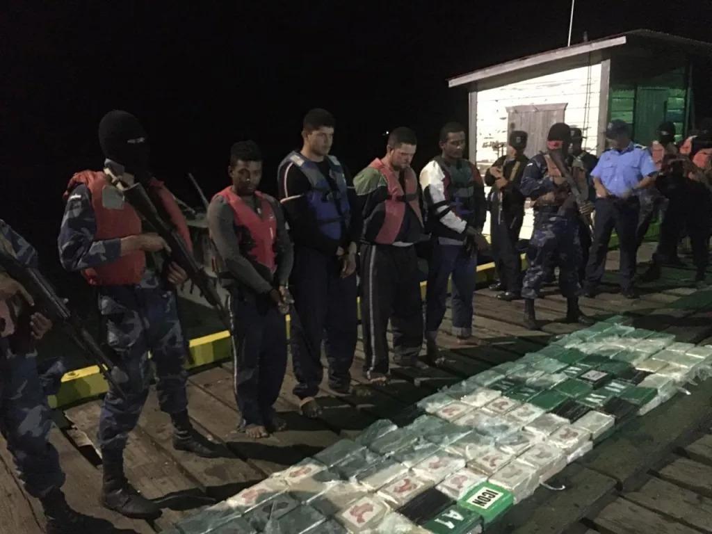 Fuerza Naval de Nicaragua ocupa fuerte cantidad de droga a hondureños 