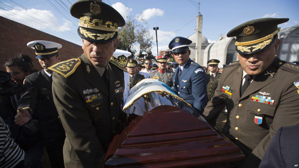 El deceso de Efraín Ríos Montt, a causa de un infarto, fue anunciado la mañana del domingo y por la tarde, su cuerpo ya había sido enterrado en un cementerio local.