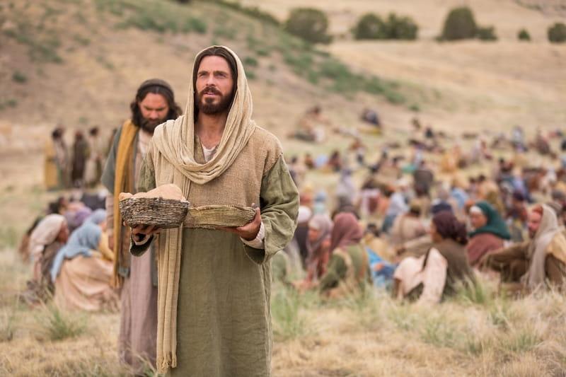 Jesús bendiciendo los panes y los peces/imagen de referencia tomada de Biblia en linea 