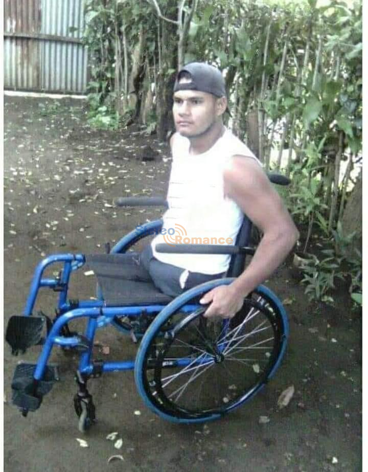 Donan silla de ruedas al joven diriambino al que delincuentes despojaron de su medio de movilización 