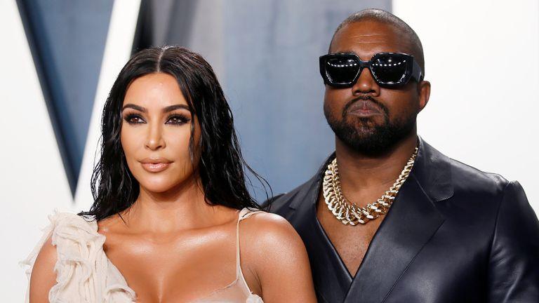 Kanye West con su esposa Kin Kardashian/imagen tomada de El País