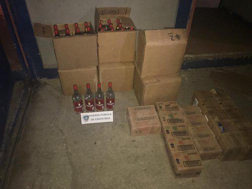 Los oficiales de la Fuerza Pública del cantón alajuelense de Upala, Costa Rica  decomisaron un cuantioso contrabando de guaro, atunes, sopas y desodorantes, procedente supuestamente de Nicaragua.