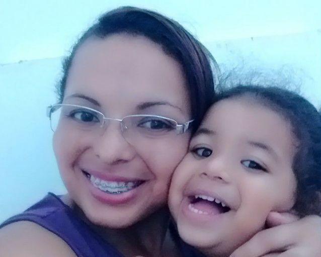 Brasileña le sacó los ojos y le cortó la lengua a su hija de 5 años