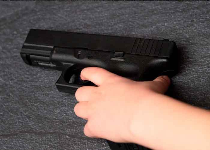 Niño de 2 años disparó a sus padres mientras dormían en Estados Unidos