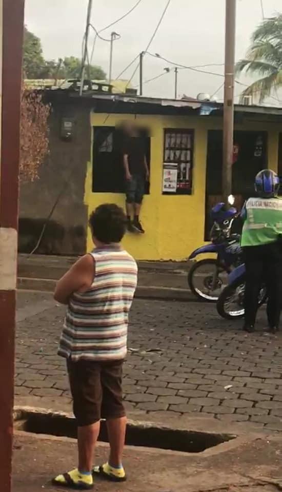 Joven termina con su vida en vía pública en Managua