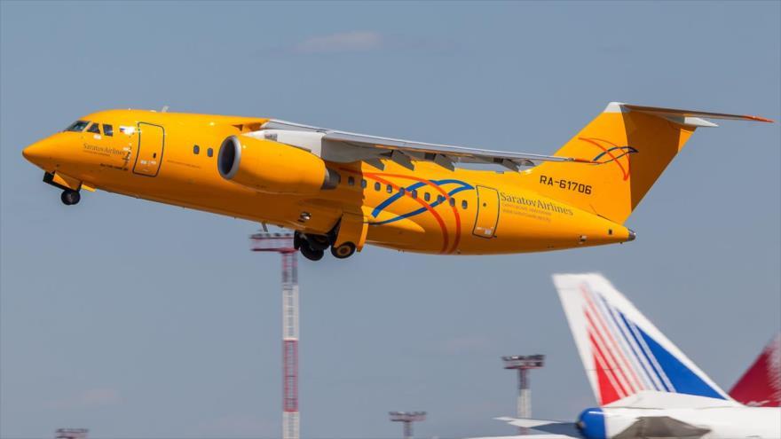 Avión ruso se estrella con 28 personas abordo