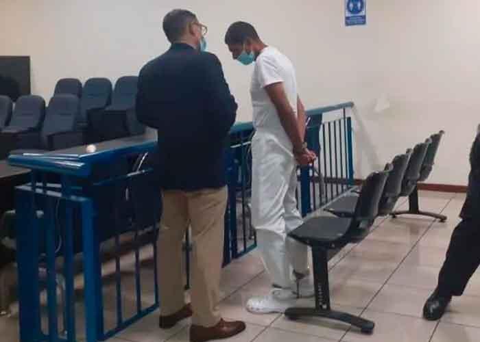 Condenan a 30 años de cárcel a salvadoreño que asesinó a su madre 