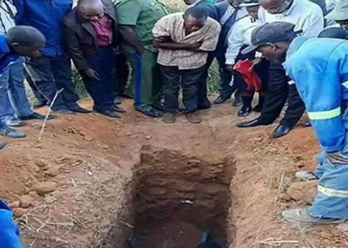 Pastor muere al enterrarse vivo tras intentar mostrar a su feligresía que podía “resucitar ‘como Jesús”