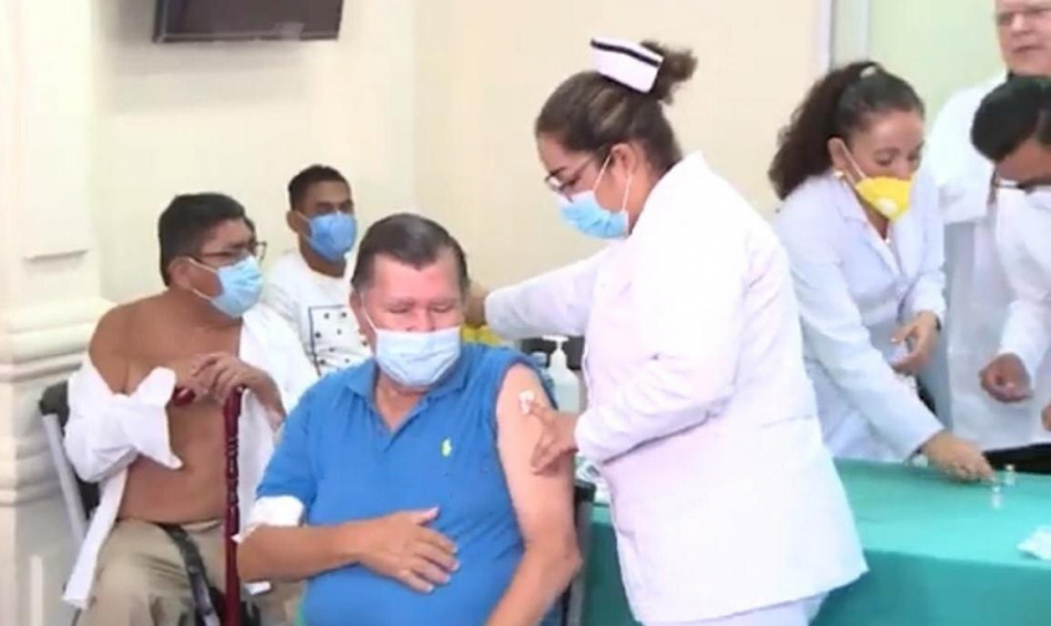 Vacunación contra el Covid-19 en Silais Carazo a personas mayores de 45 años 
