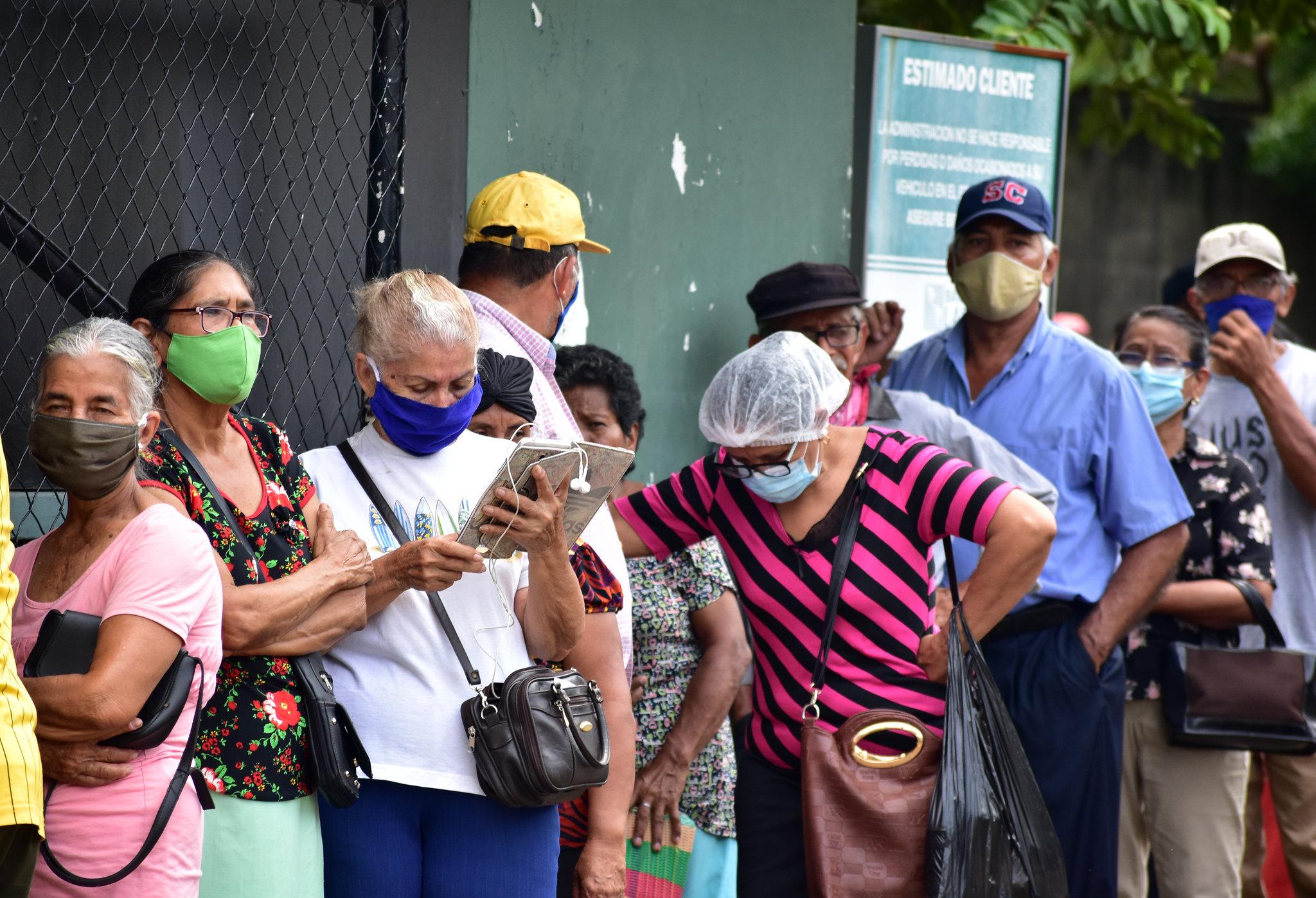 Covid-19 Nicaragua, personas usando mascarillas/imagen de referencia