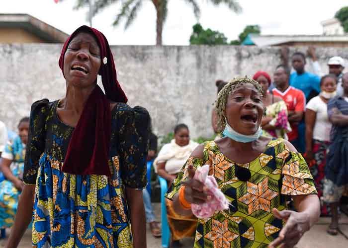 Ocho mujeres acusadas de brujería fueron quemadas vivas en África 
