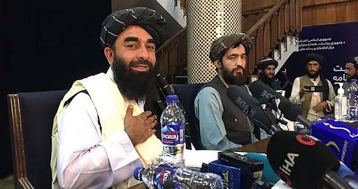 Talibanes completan su gobierno inclusivo “ni una sola mujer”