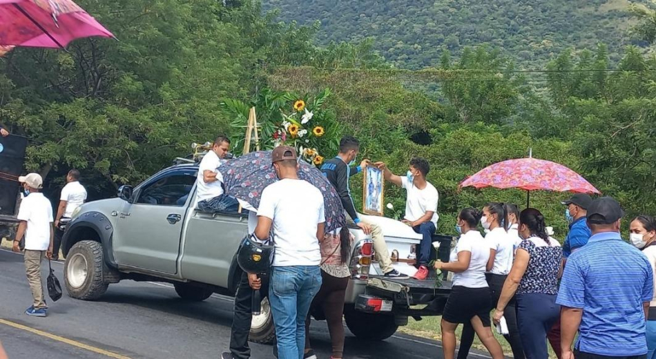 Dolor y tristeza se vivieron en las honras fúnebres de Vieynin Raquel Rayo Cardoza, asesinada en EE.UU por su pareja.