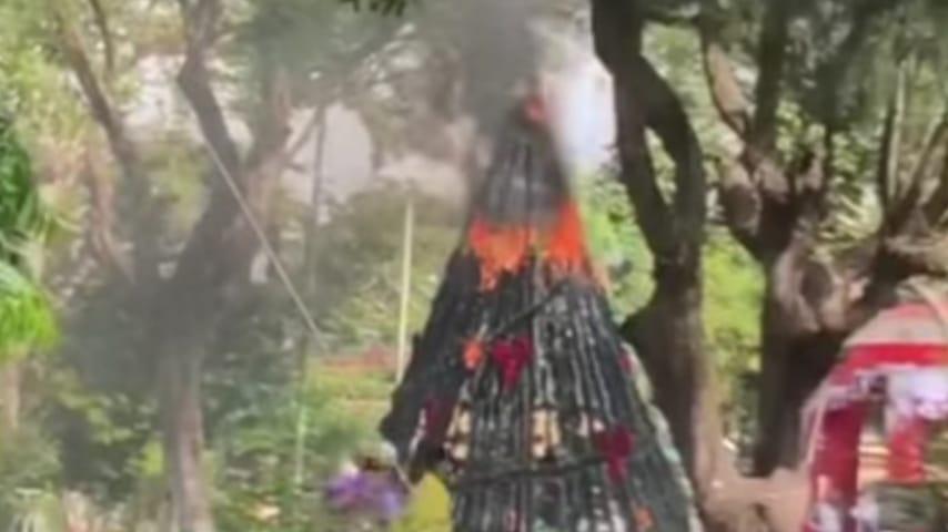 Árbol navideño ubicado en el parque de San Marcos-Carazo toma fuego