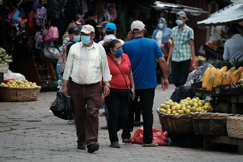Personas usando mascarillas en Nicaragua, Covid-19