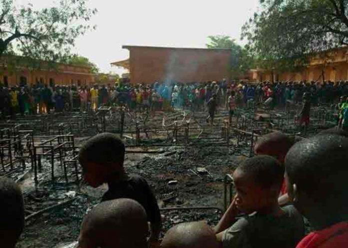 Al menos 26 niños mueren en el incendio de una escuela en Níger